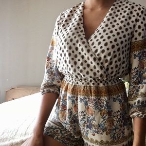 ⬇️Francesca’s Chic Patterned Romper